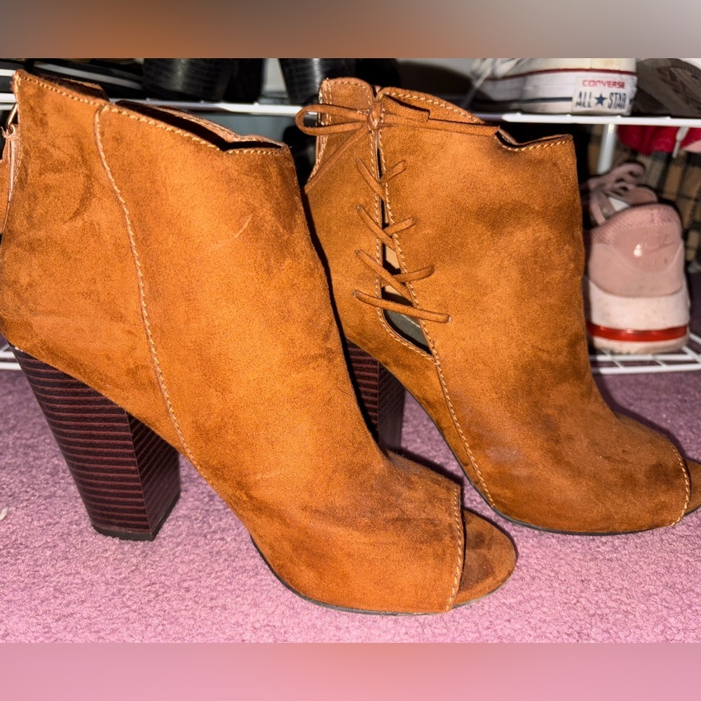 High heel boots